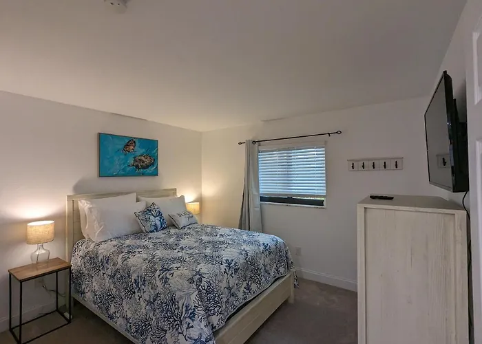New Condo! Just 15 Min To Ft Myers And Sanibel Beach! Great Location!!